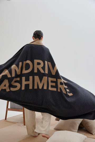 Double-sided jacquard cashmere blanket