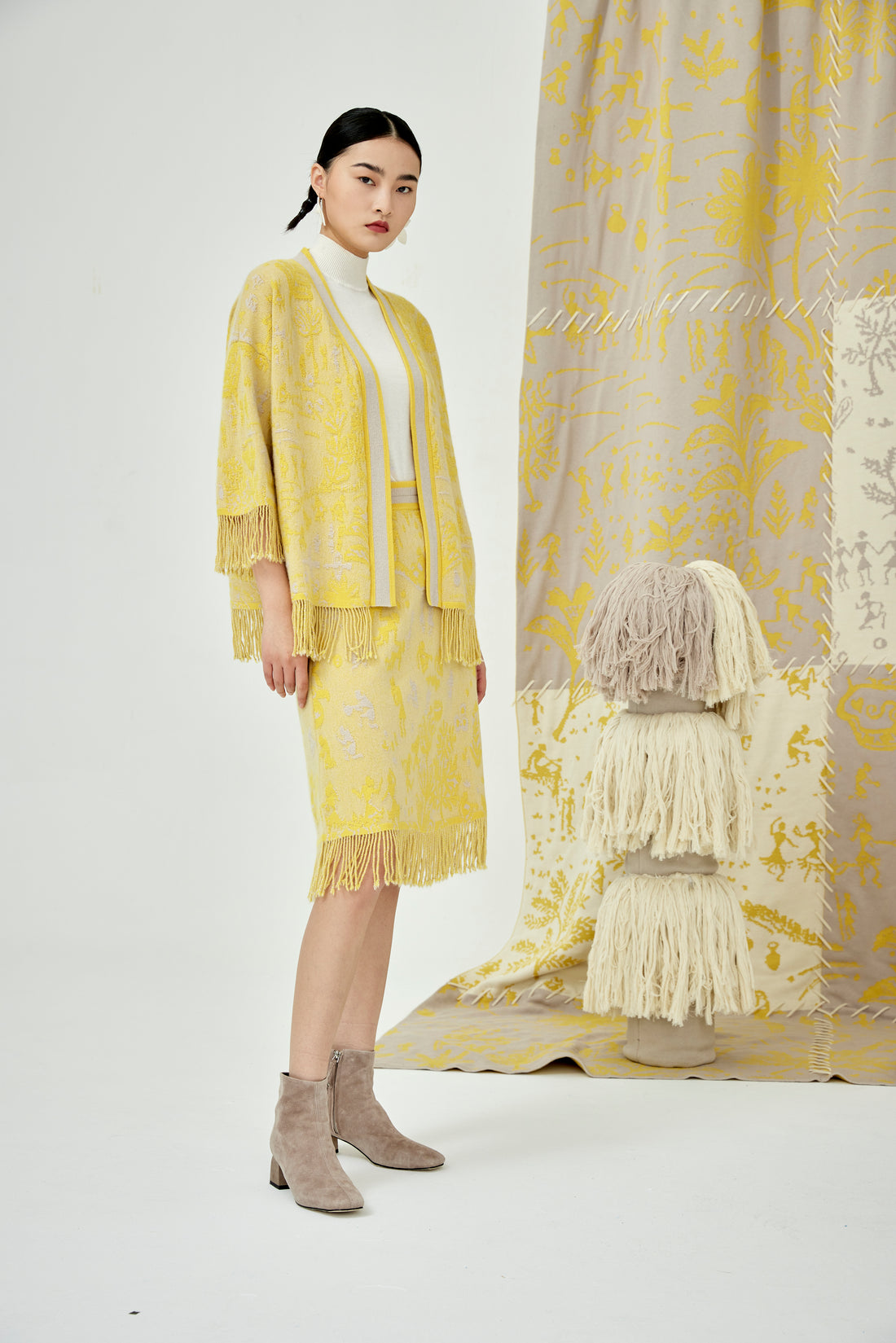 Women's jacquard handcrafted tasseled skirt