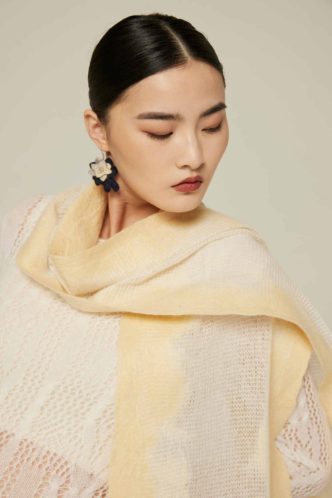 Handcrafted knitted cashmere felt scarf