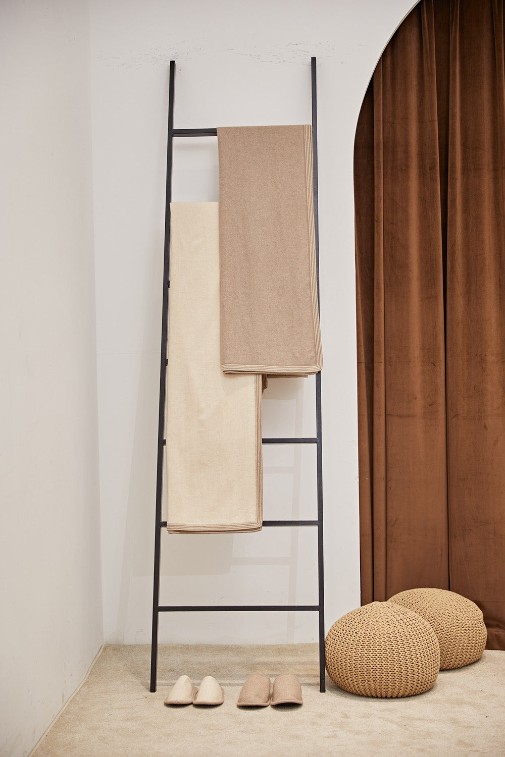 Un-dyed blanket with knitted trim